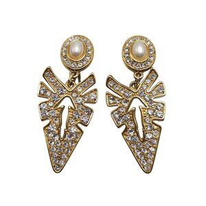 Trifari Gold Tone Rhinestone Faux Pearl Arrowhead Drop Earrings 2 Inches Long